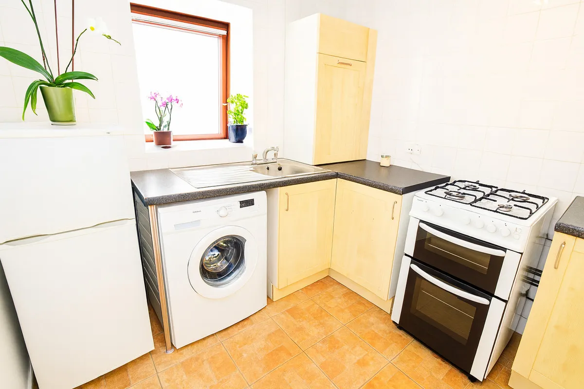Limes Avenue, Essex, Chigwell, IG7 5NT, photo 4