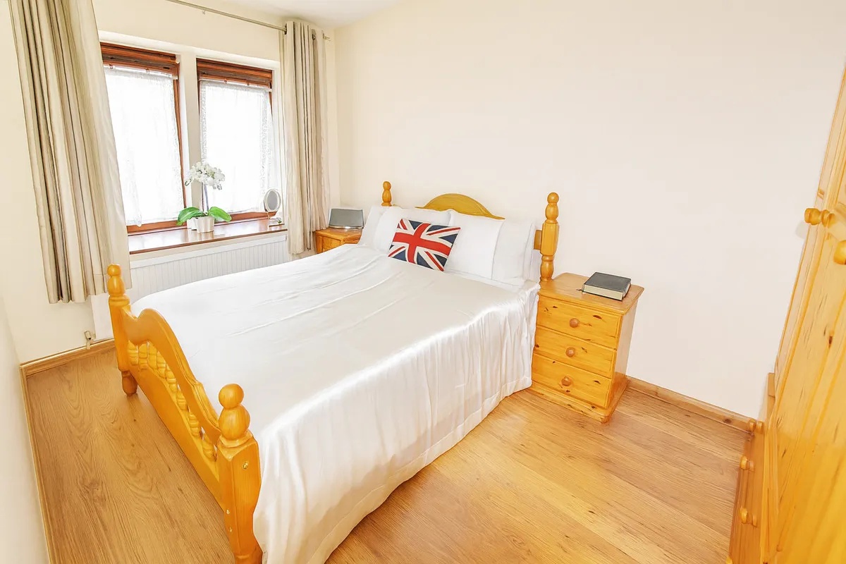 Limes Avenue, Essex, Chigwell, IG7 5NT, photo 5