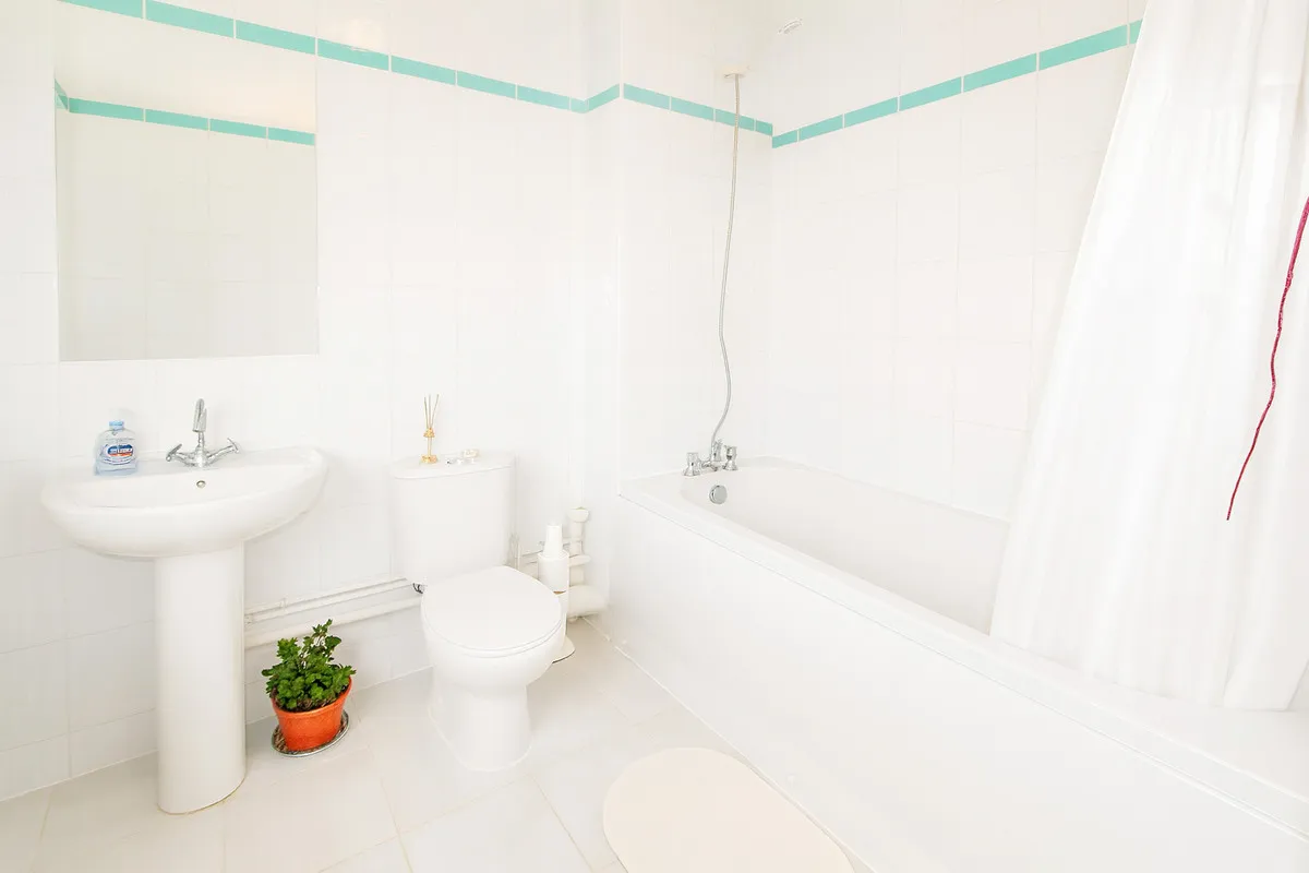Limes Avenue, Essex, Chigwell, IG7 5NT, photo 8