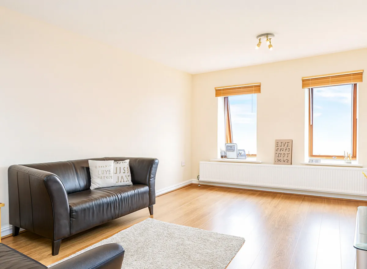 Limes Avenue, Essex, Chigwell, IG7 5NT, photo 3