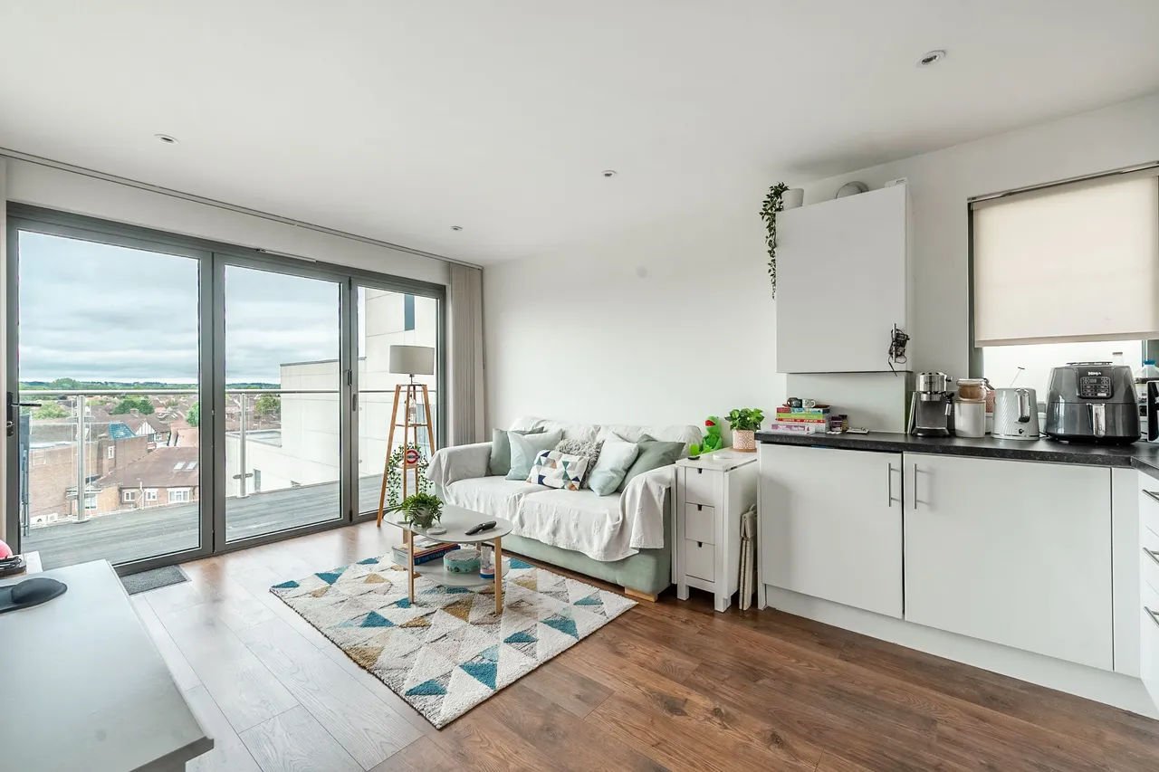 Flat 1 Talbot Skyline, 204-226 Imperial Drive, Harrow, photo 5