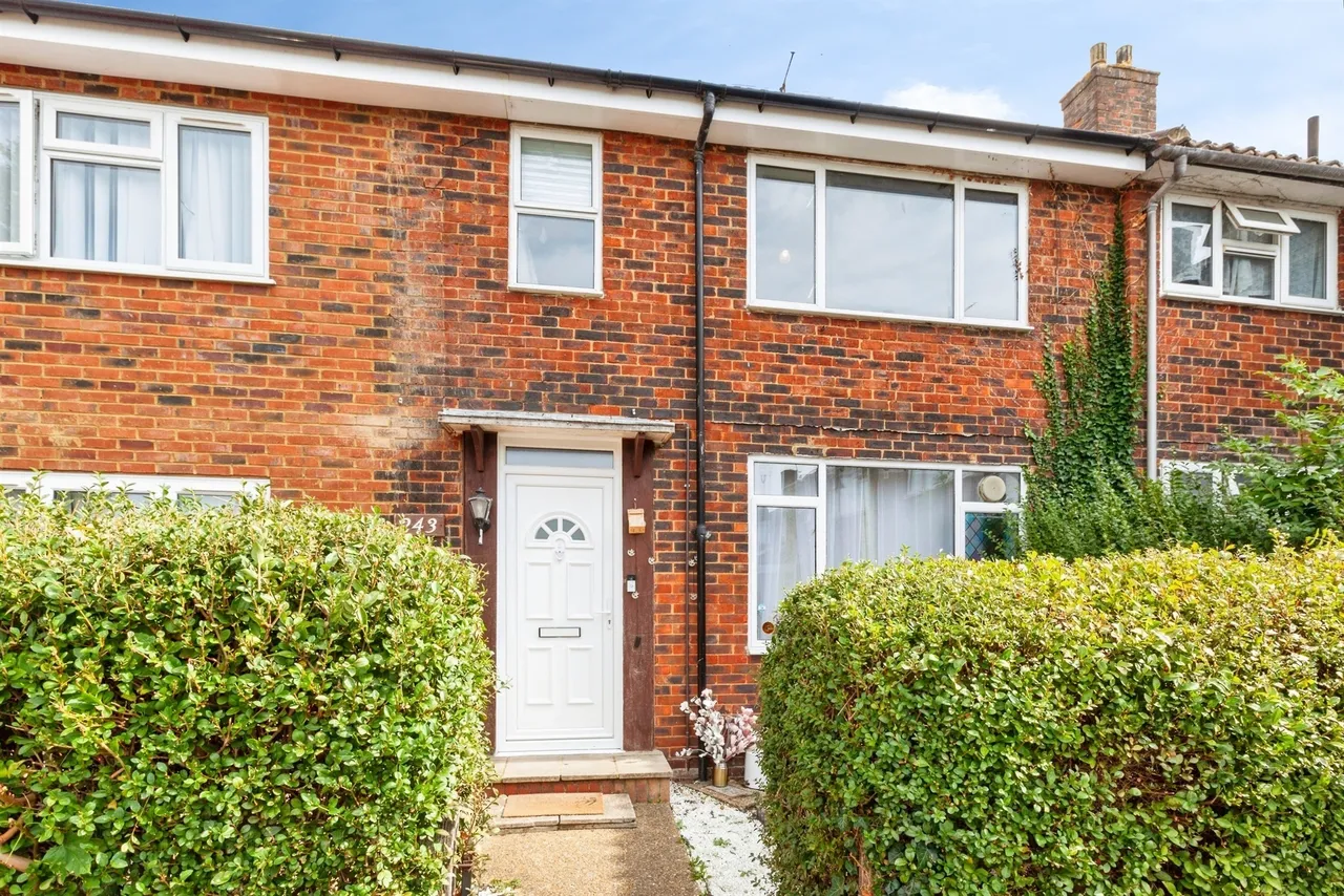 Long Furlong Drive, Slough, SL2, photo 26