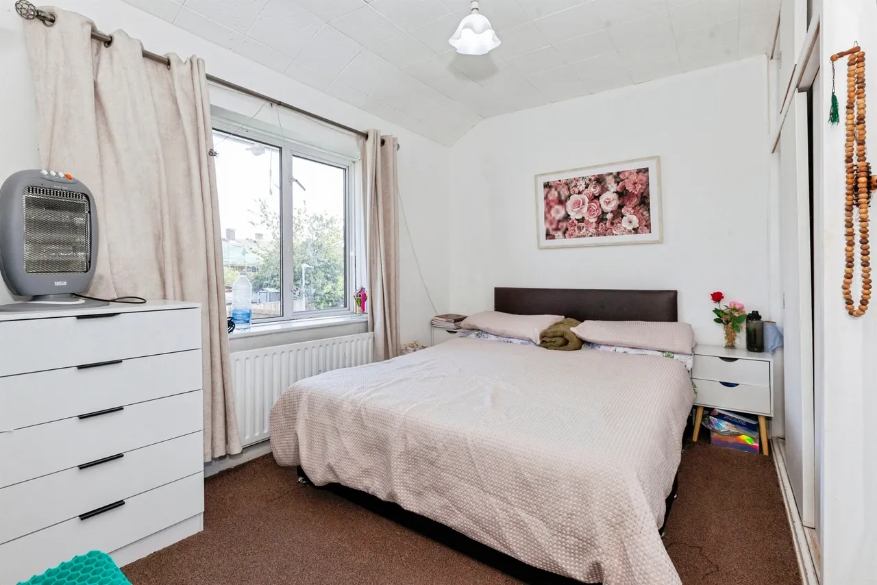 Long Furlong Drive, Slough, SL2, photo 6
