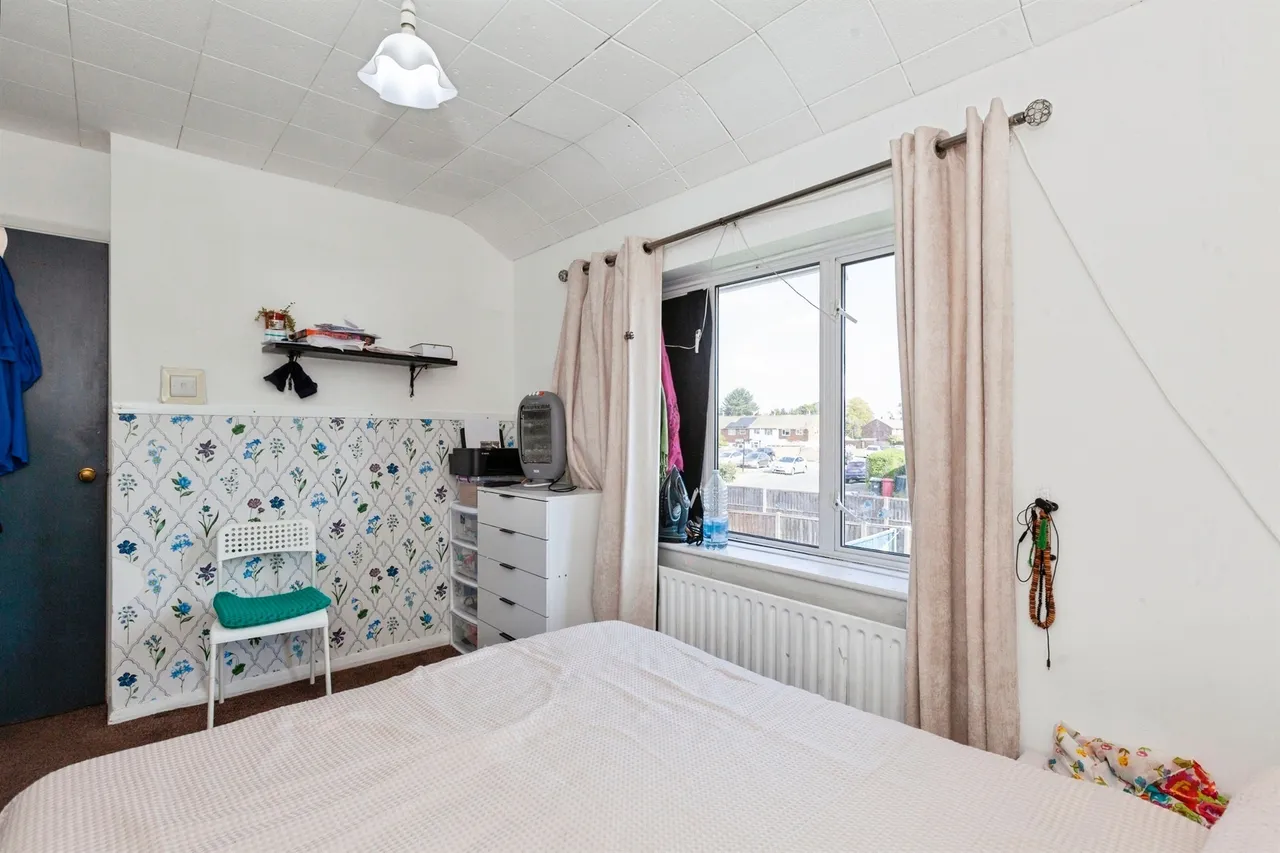 Long Furlong Drive, Slough, SL2, photo 23