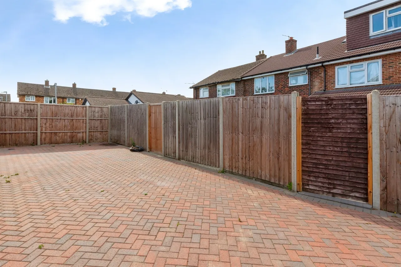 Long Furlong Drive, Slough, SL2, photo 12