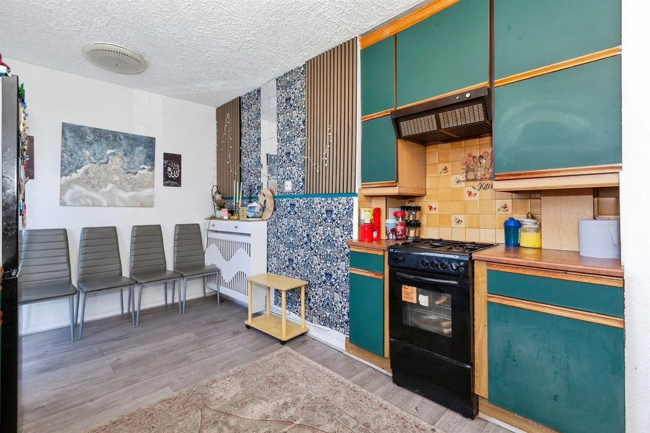 Long Furlong Drive, Slough, SL2, photo 5
