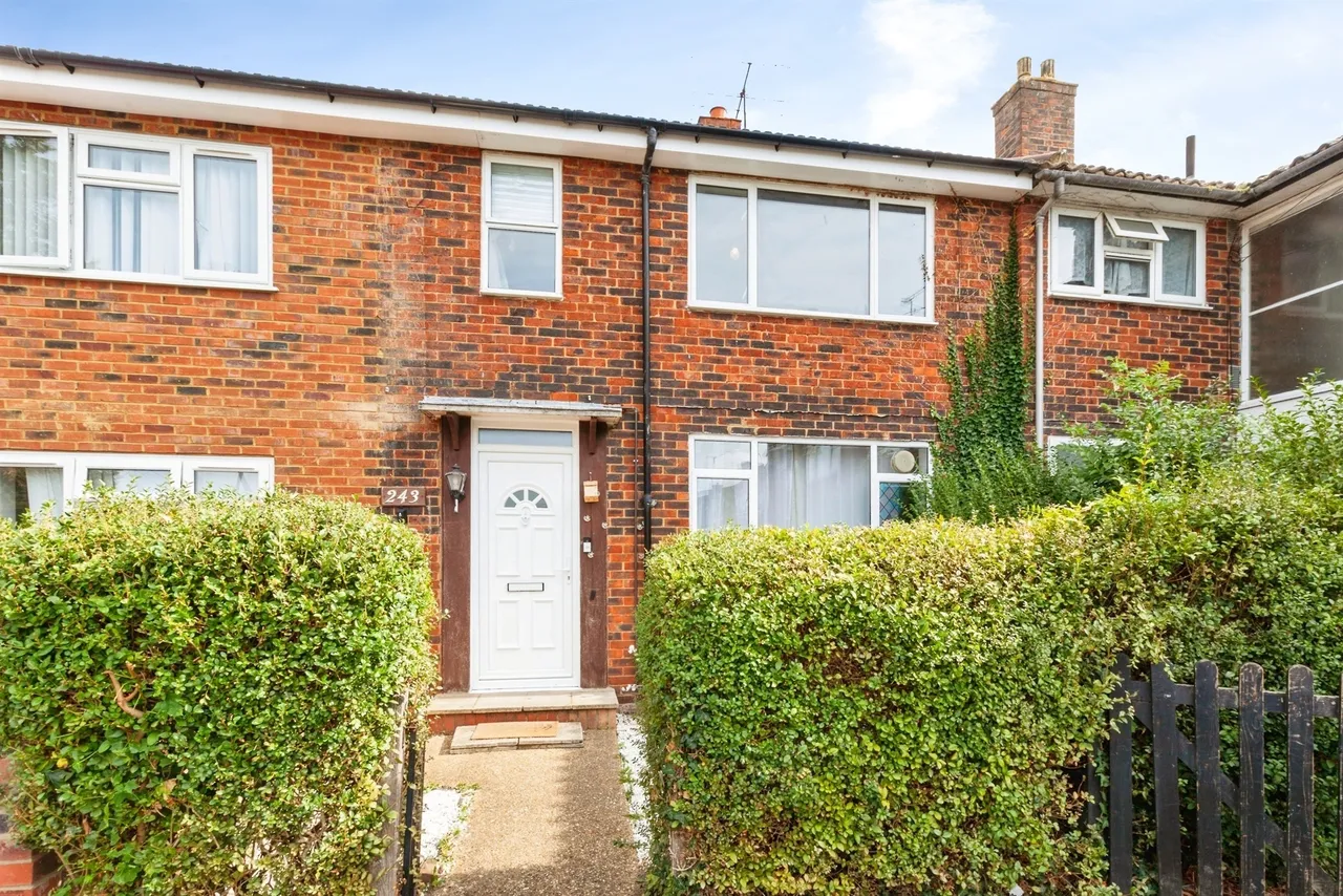 3 bed house for sale, Long Furlong Drive, Slough, SL2