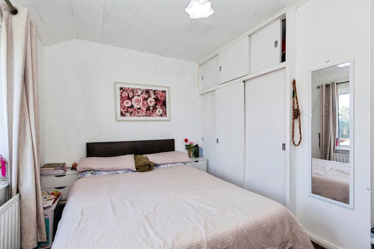 Long Furlong Drive, Slough, SL2, photo 22