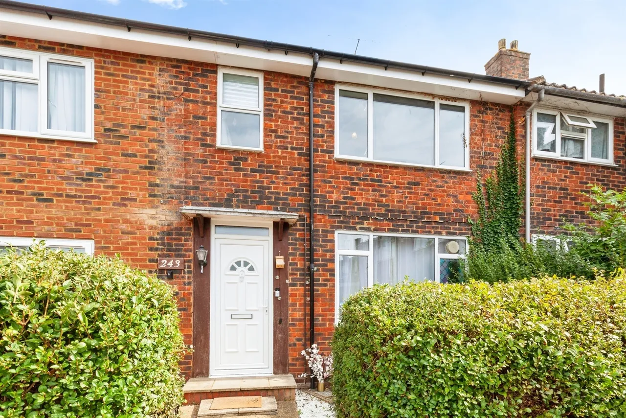 Long Furlong Drive, Slough, SL2, photo 25