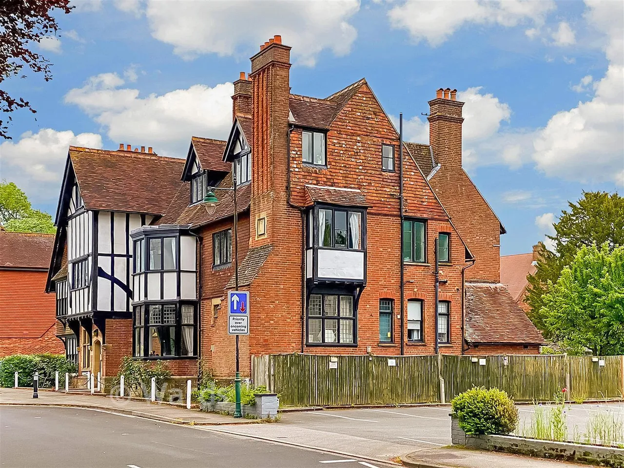 3 bed flat for sale, School Hill, Lamberhurst, TN3