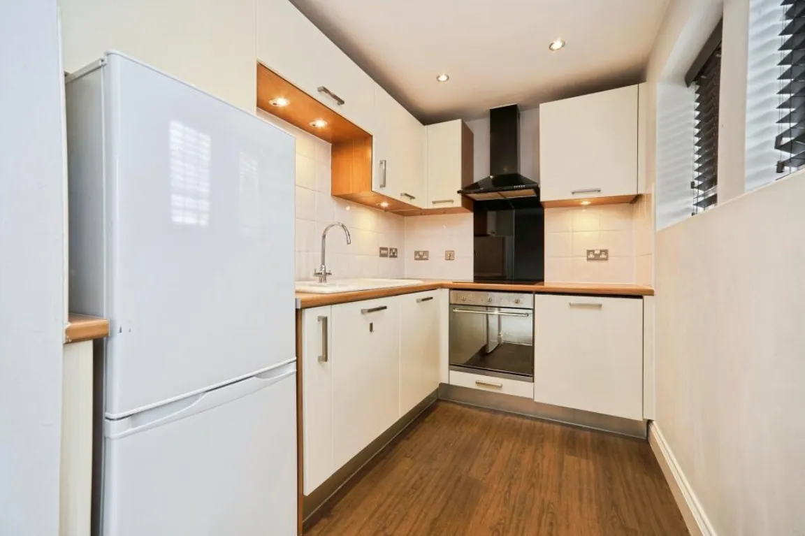Escroft Court, Burley In Wharfdale, LS29, photo 5
