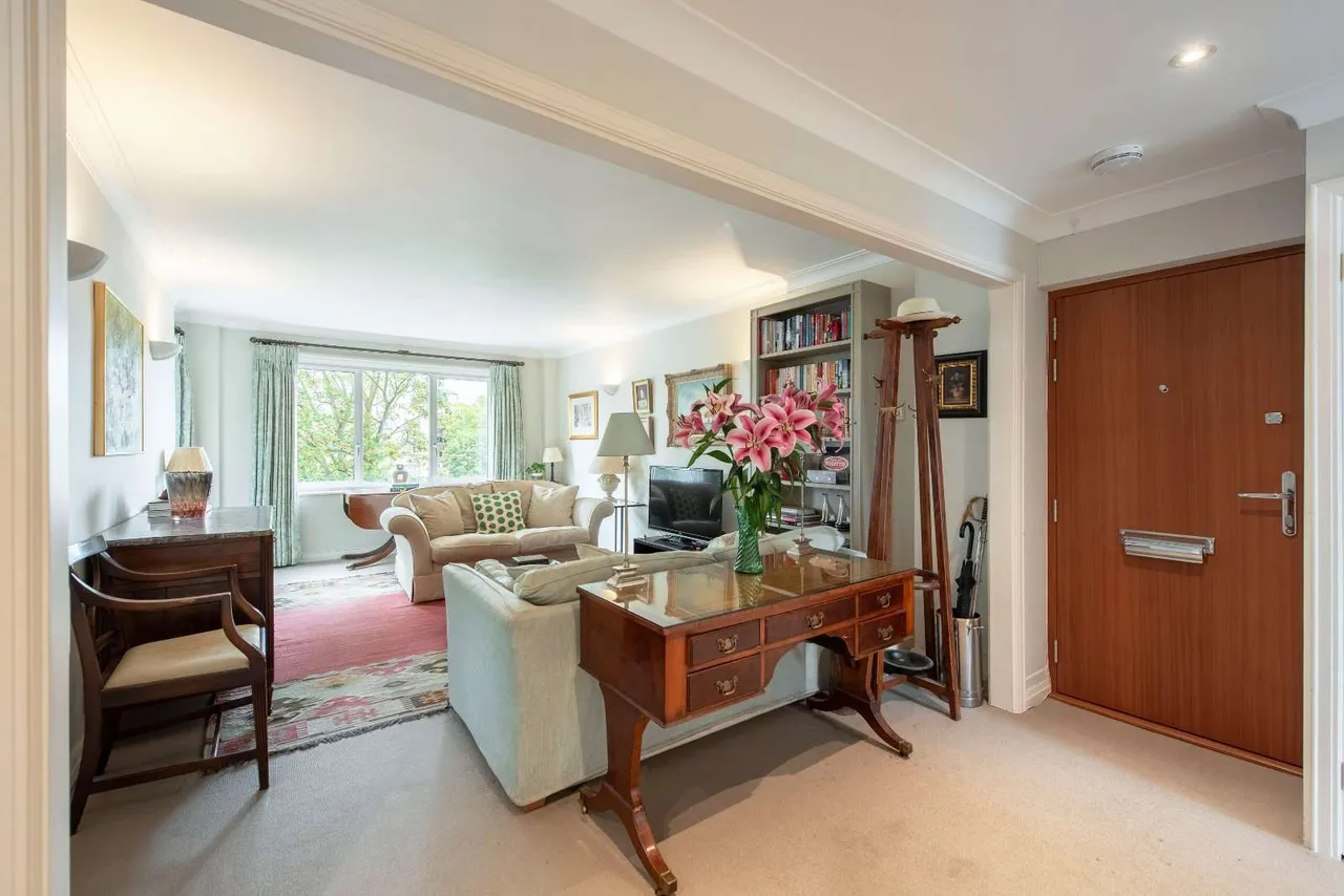 St. MFlat 10ary Abbots Terrace, London, W14, photo 3