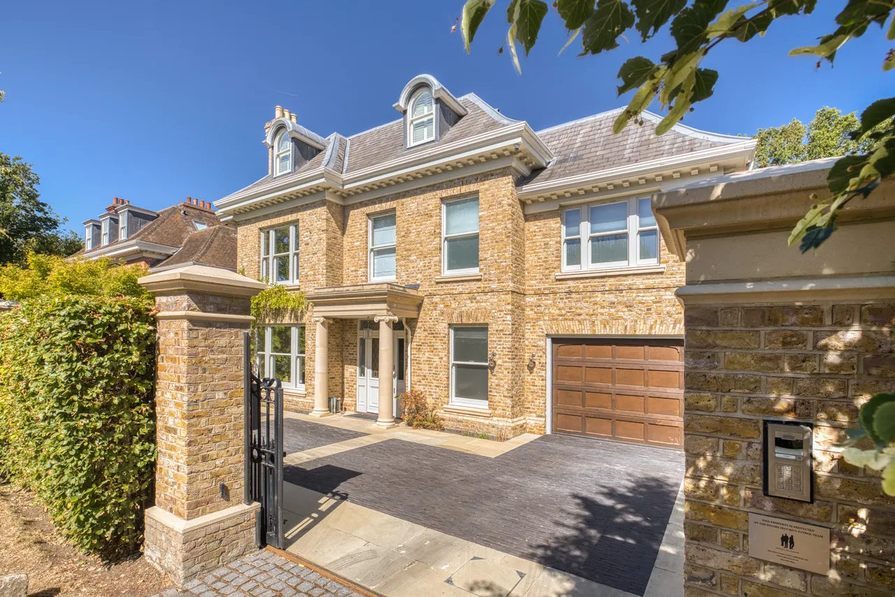 6 bed house for sale — Augusta House, Ellerton Road, Wimbledon, South West London