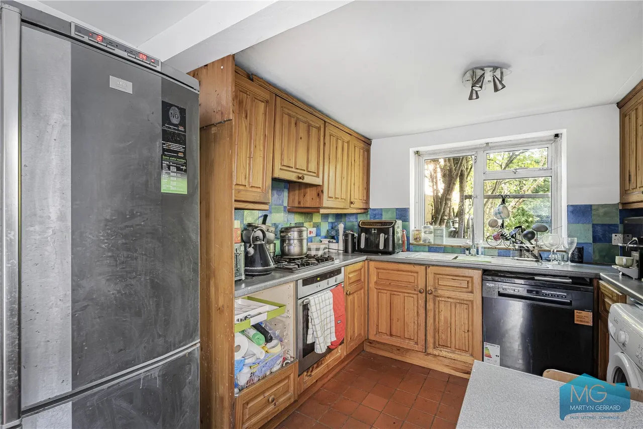 Park Road, London, N8, photo 12