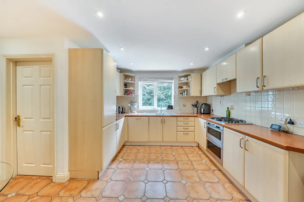 Wyatts Road, Chorleywood, WD3, photo 22