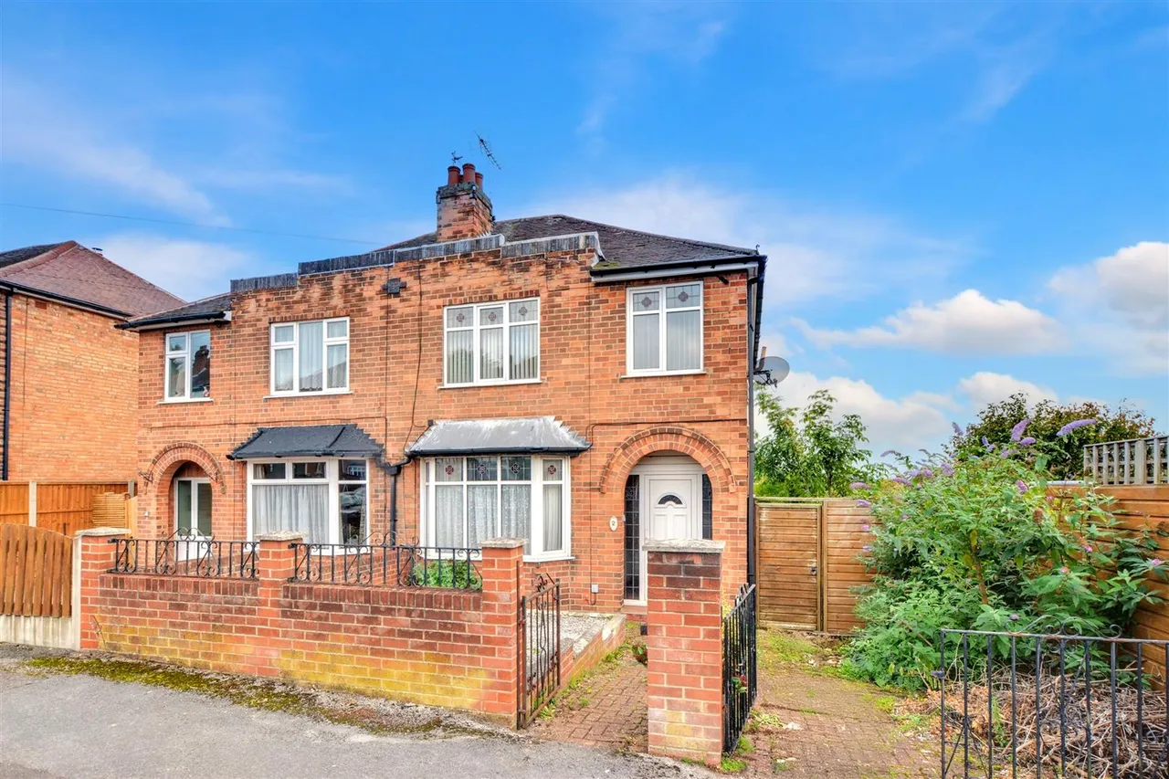 3 bed house for sale, Imperial Avenue, Gedling, NG4