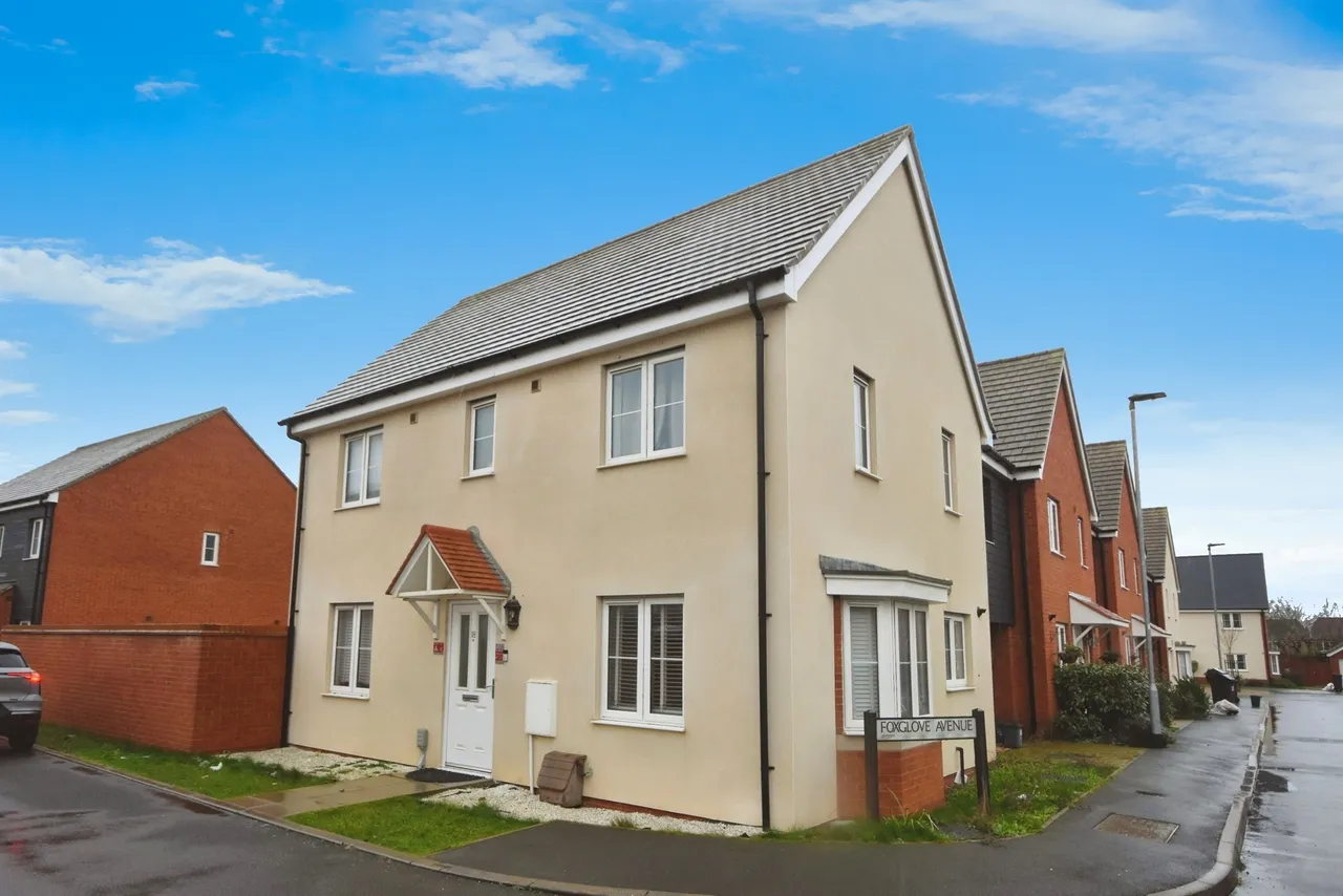 4 bed house for sale — Clover Drive, Chelmsford