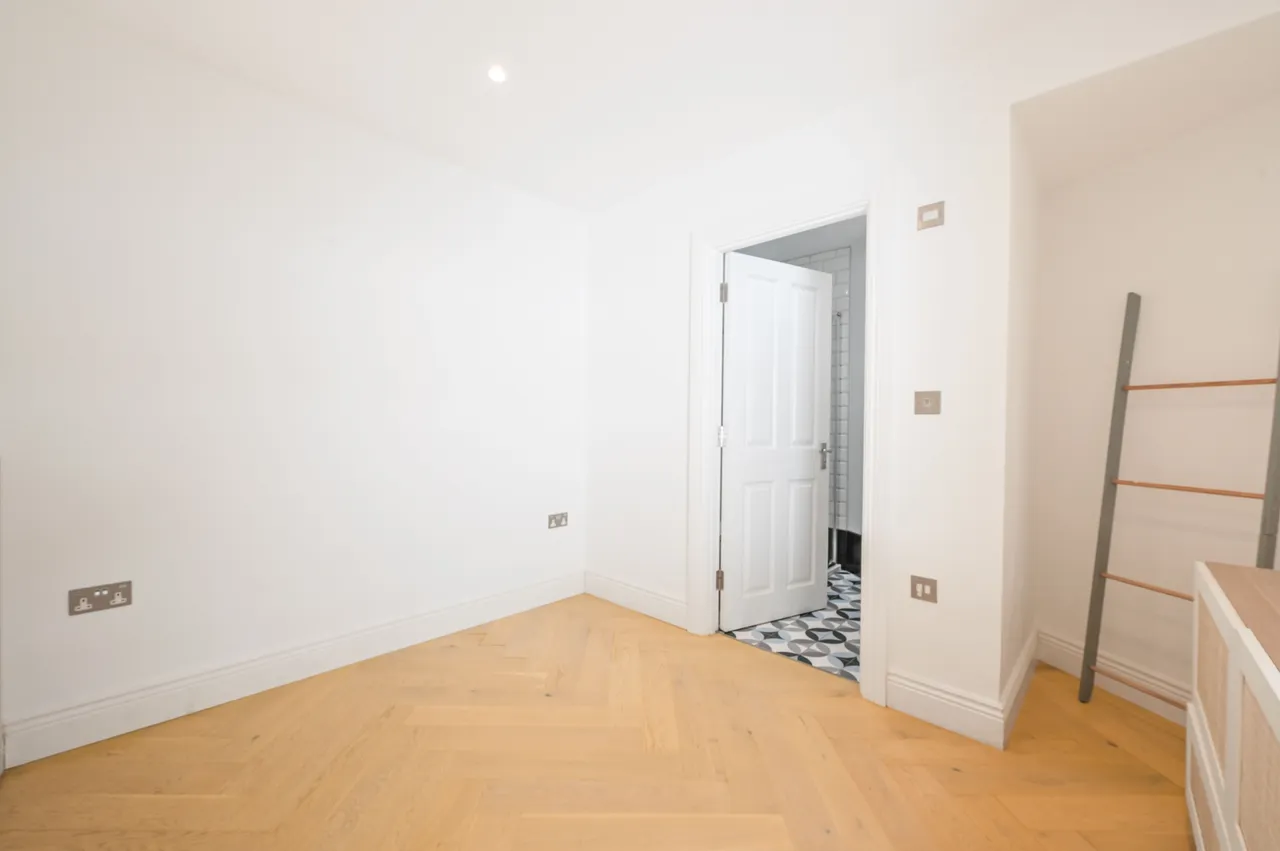 London, E14, photo 17