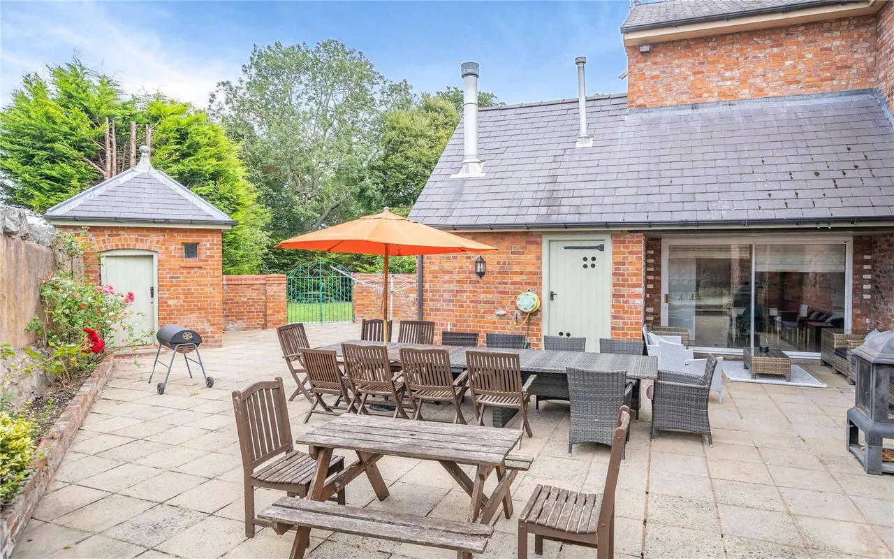 Chester Street, St. Asaph, LL17, photo 31