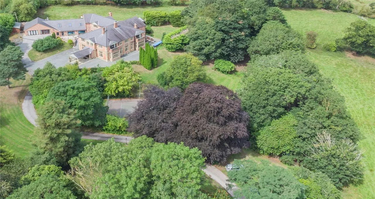 Chester Street, St. Asaph, LL17, photo 33