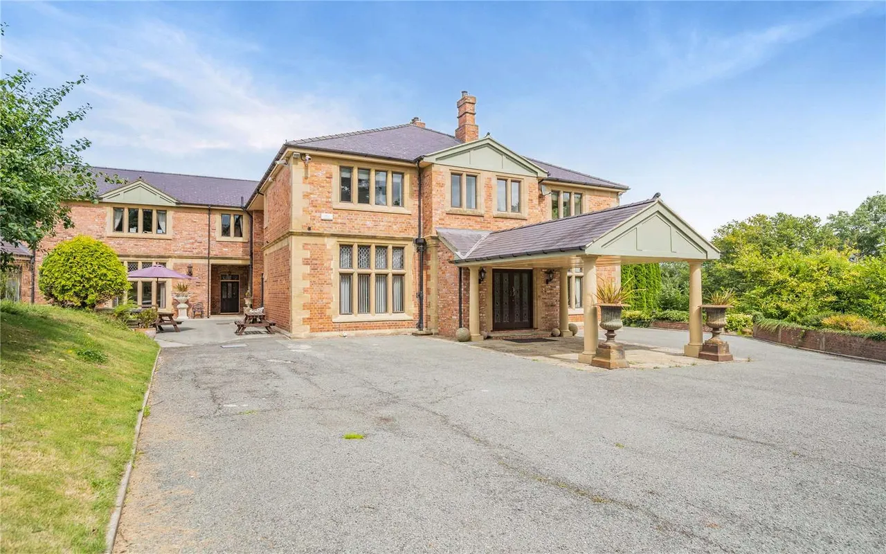 Chester Street, St. Asaph, LL17, photo 14