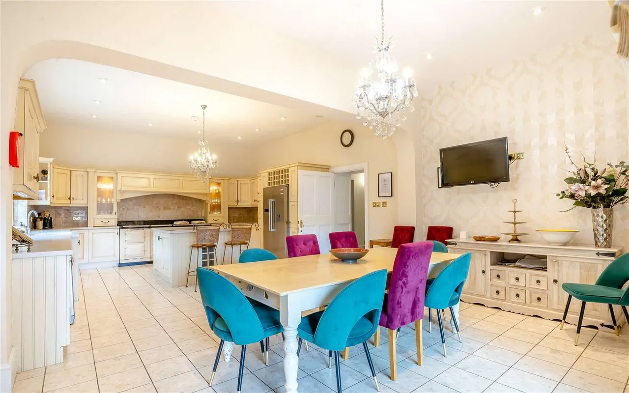 Chester Street, St. Asaph, LL17, photo 5