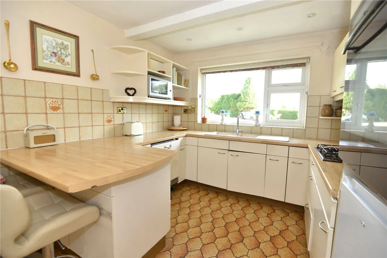 Manor Farm Road, Fordingbridge, Hampshire, SP6 1DY, photo 4