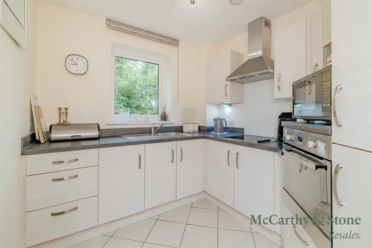 Park View Road, Prestwich, M25, photo 6