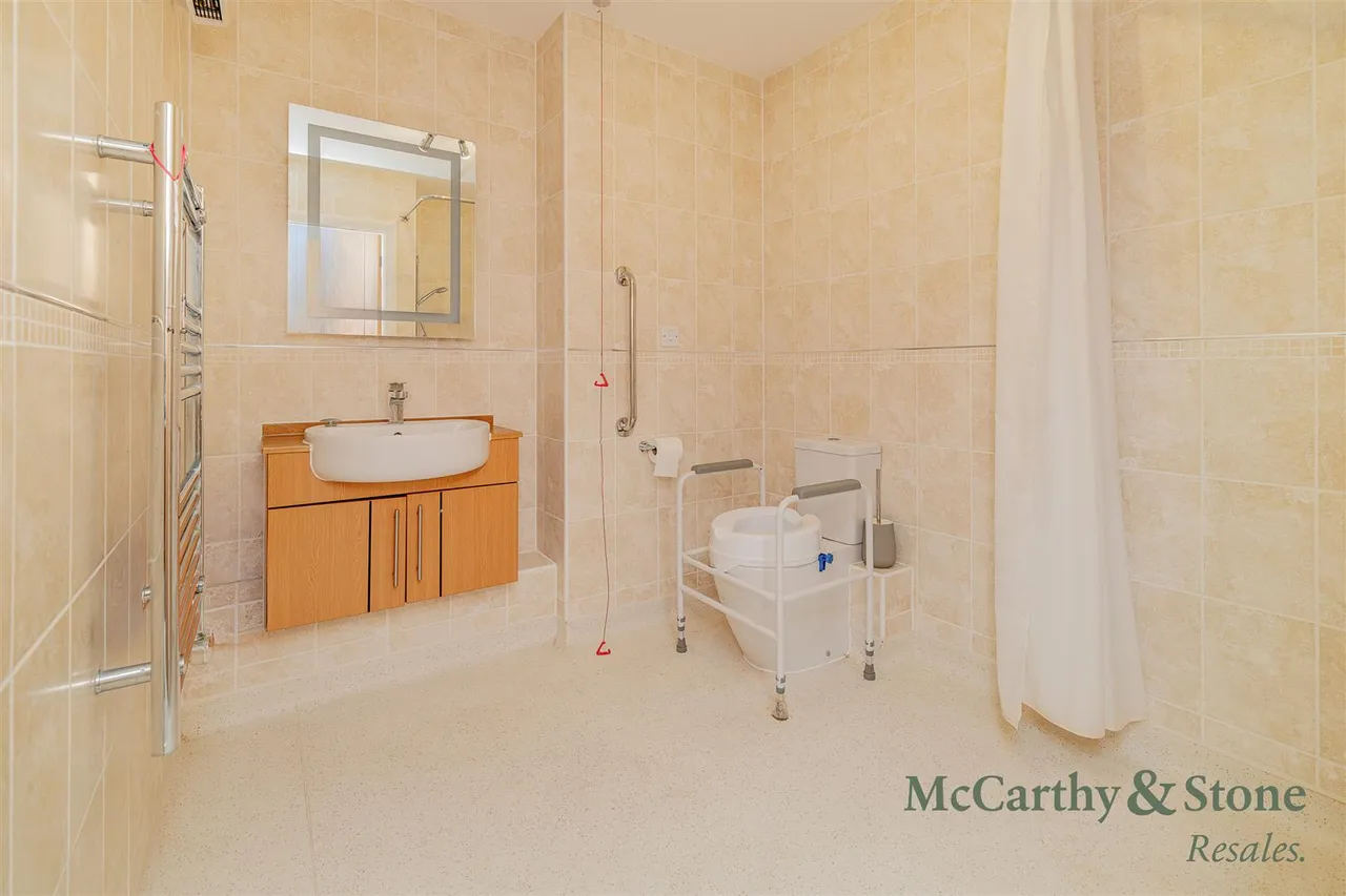 Park View Road, Prestwich, M25, photo 9