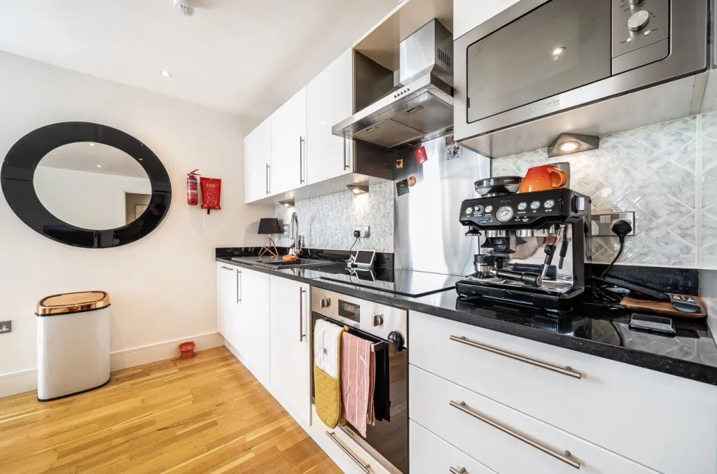 Millharbour, South Quay, E14, photo 4