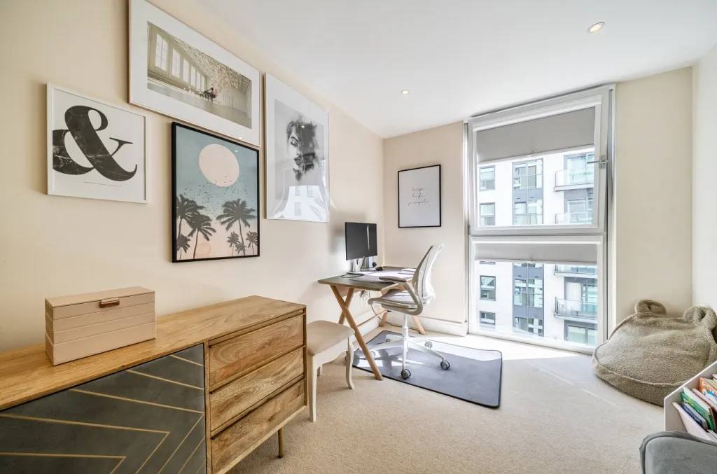 Millharbour, South Quay, E14, photo 16