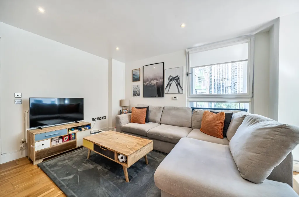 Millharbour, South Quay, E14, photo 8