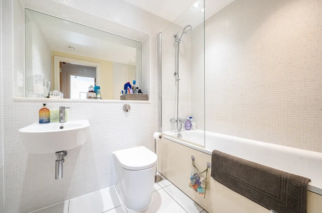 Millharbour, South Quay, E14, photo 7