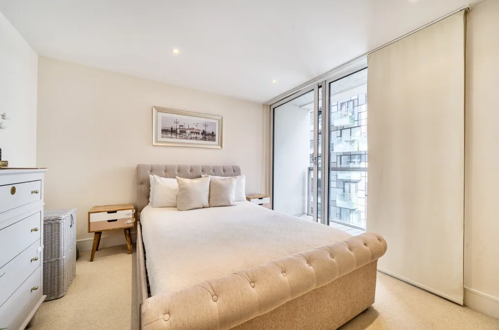 Millharbour, South Quay, E14, photo 5