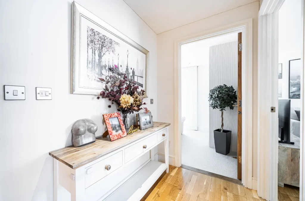 Millharbour, South Quay, E14, photo 11