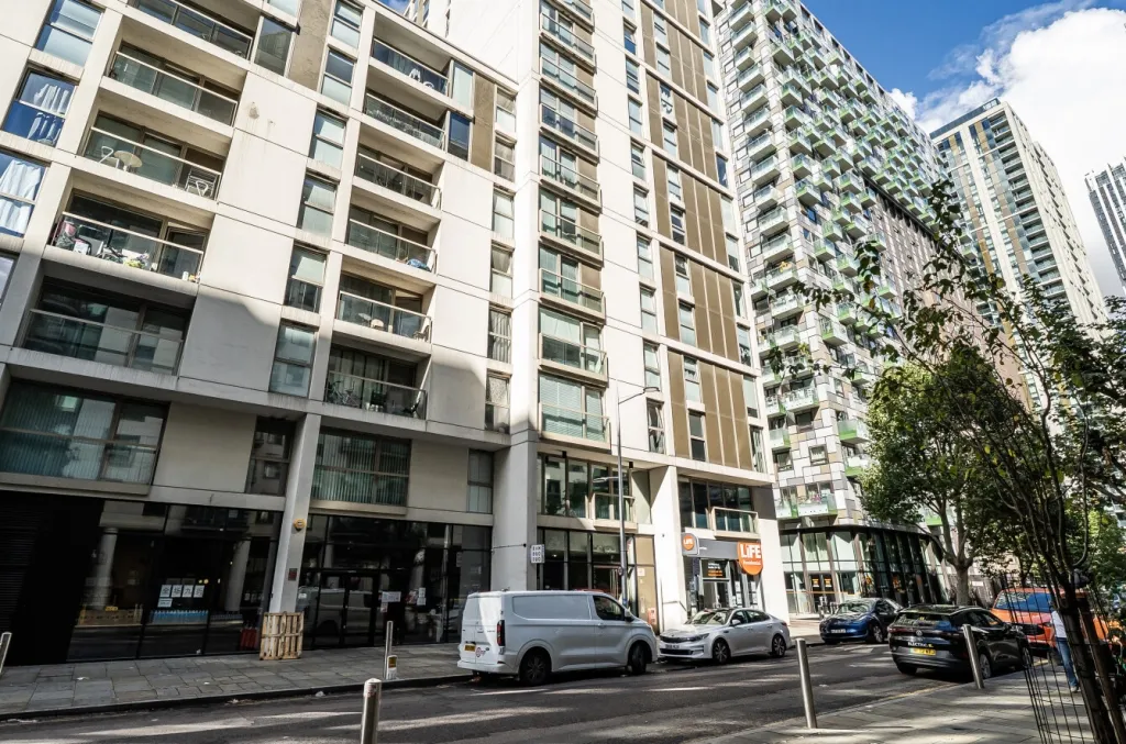 2 bed flat for sale, Millharbour, South Quay, E14