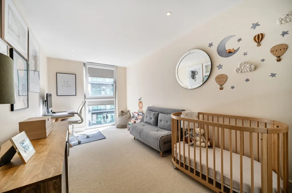 Millharbour, South Quay, E14, photo 6