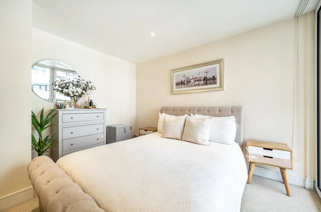 Millharbour, South Quay, E14, photo 13