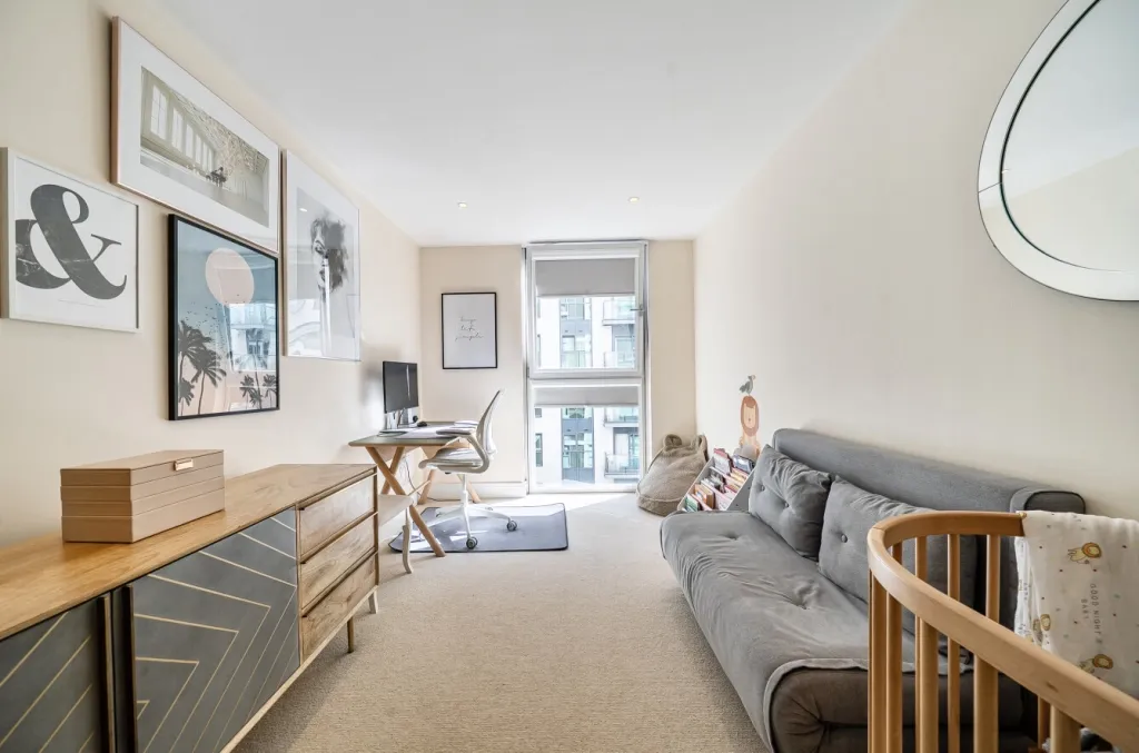 Millharbour, South Quay, E14, photo 17