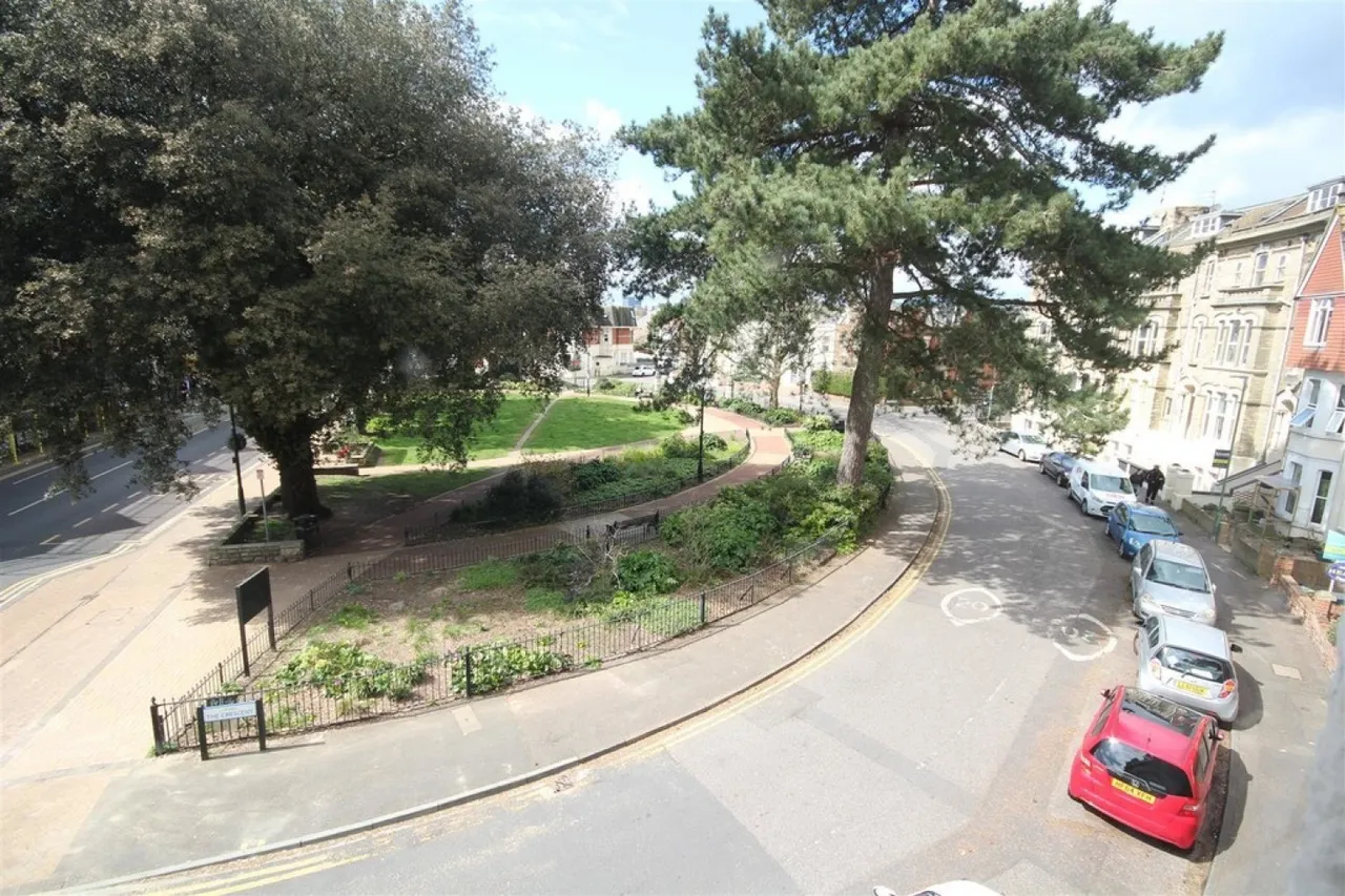 Christchurch Road, Bournemouth, photo 11