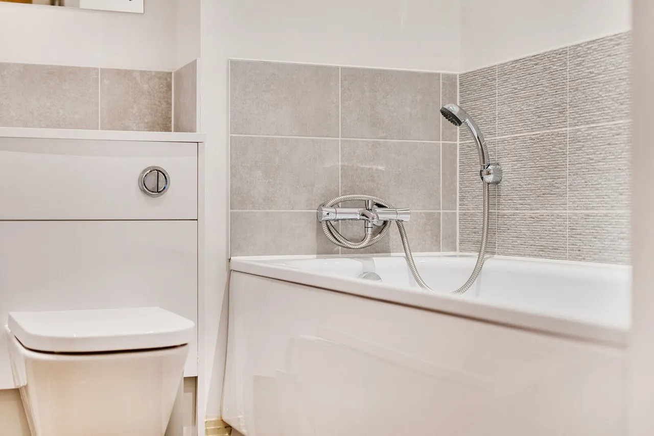 Faringdon Road, Earley, RG6, photo 13