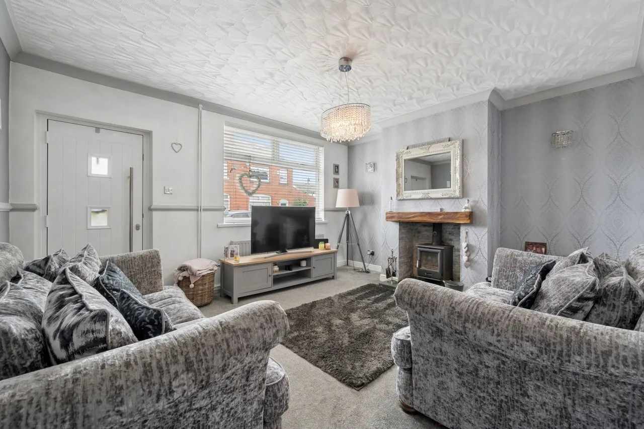 Gorton Grove, Worsley, photo 2