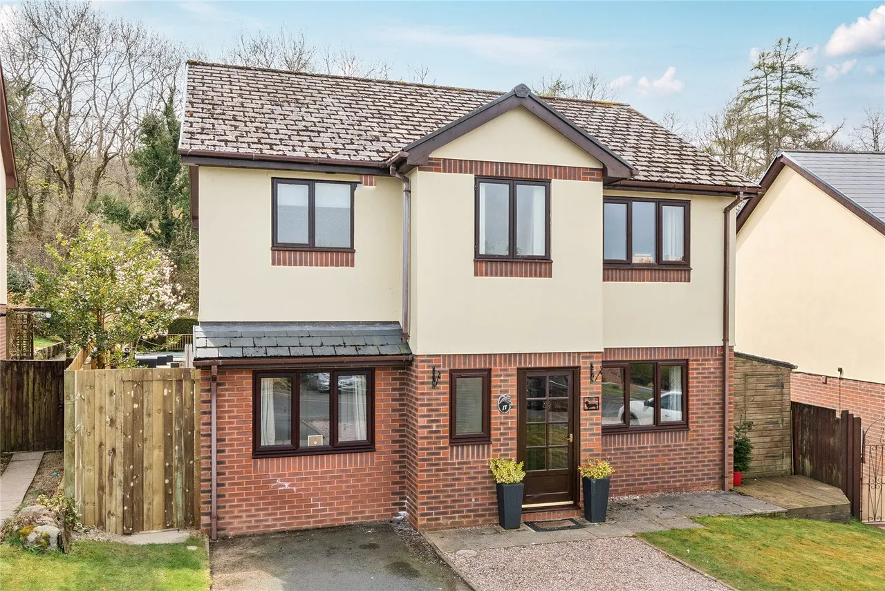 4 bed house for sale — Gorse Farm Estate, Llandrindod Wells, Powys, LD1 5SH