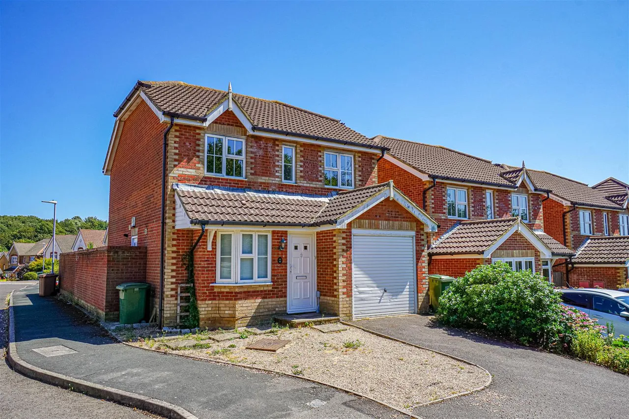 3 bed house for sale, Ticehurst Close, Hastings