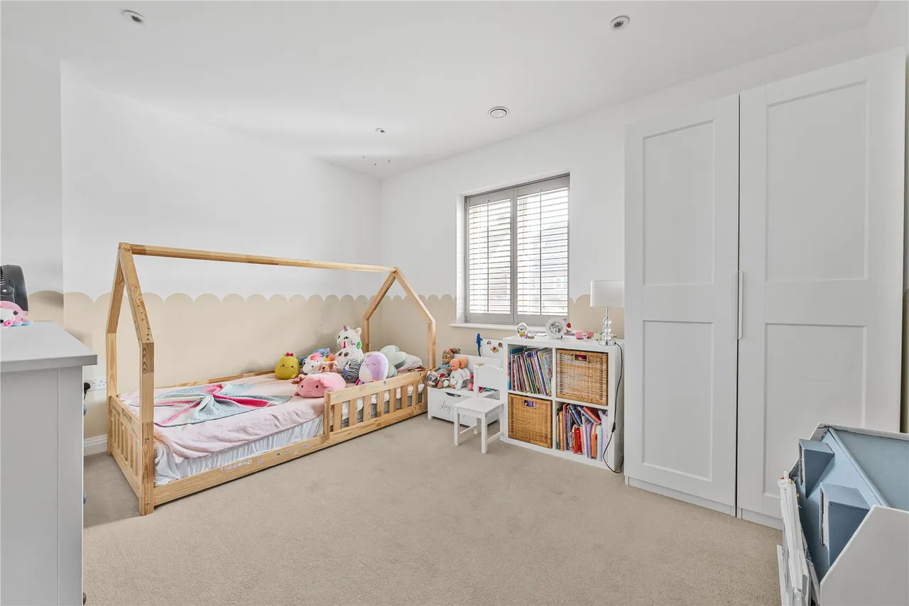 Brookwood Farm Drive, Knaphill, GU21, photo 13