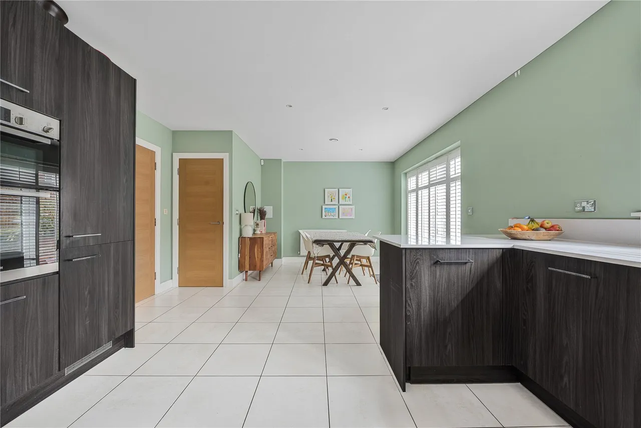Brookwood Farm Drive, Knaphill, GU21, photo 4