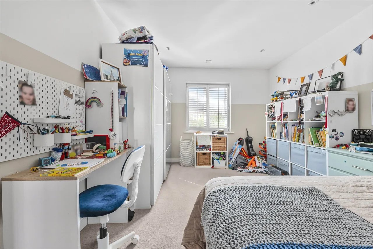 Brookwood Farm Drive, Knaphill, GU21, photo 12
