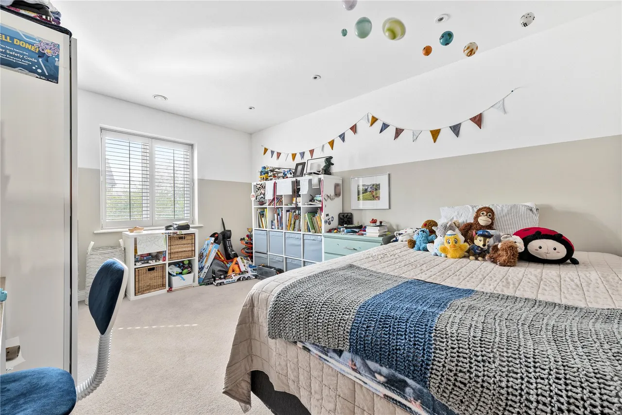 Brookwood Farm Drive, Knaphill, GU21, photo 11