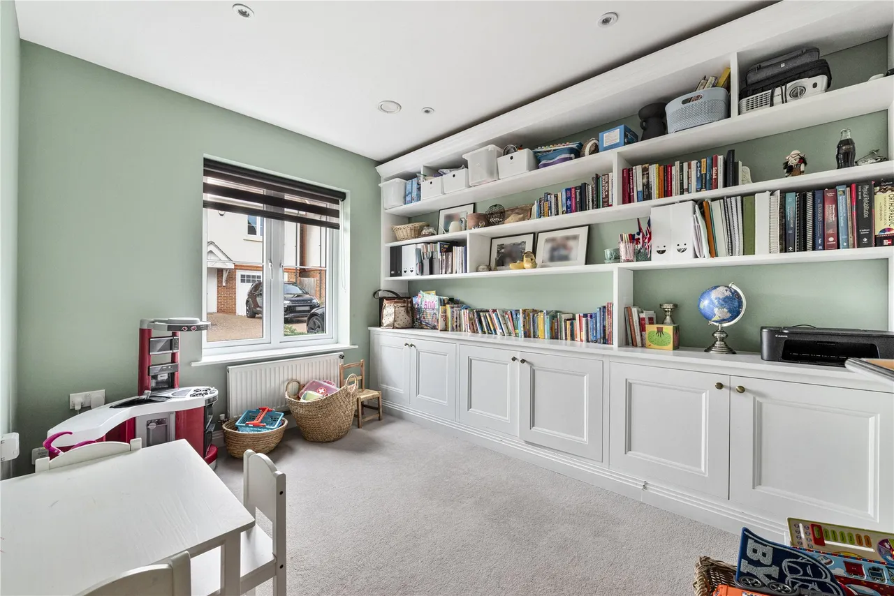 Brookwood Farm Drive, Knaphill, GU21, photo 7