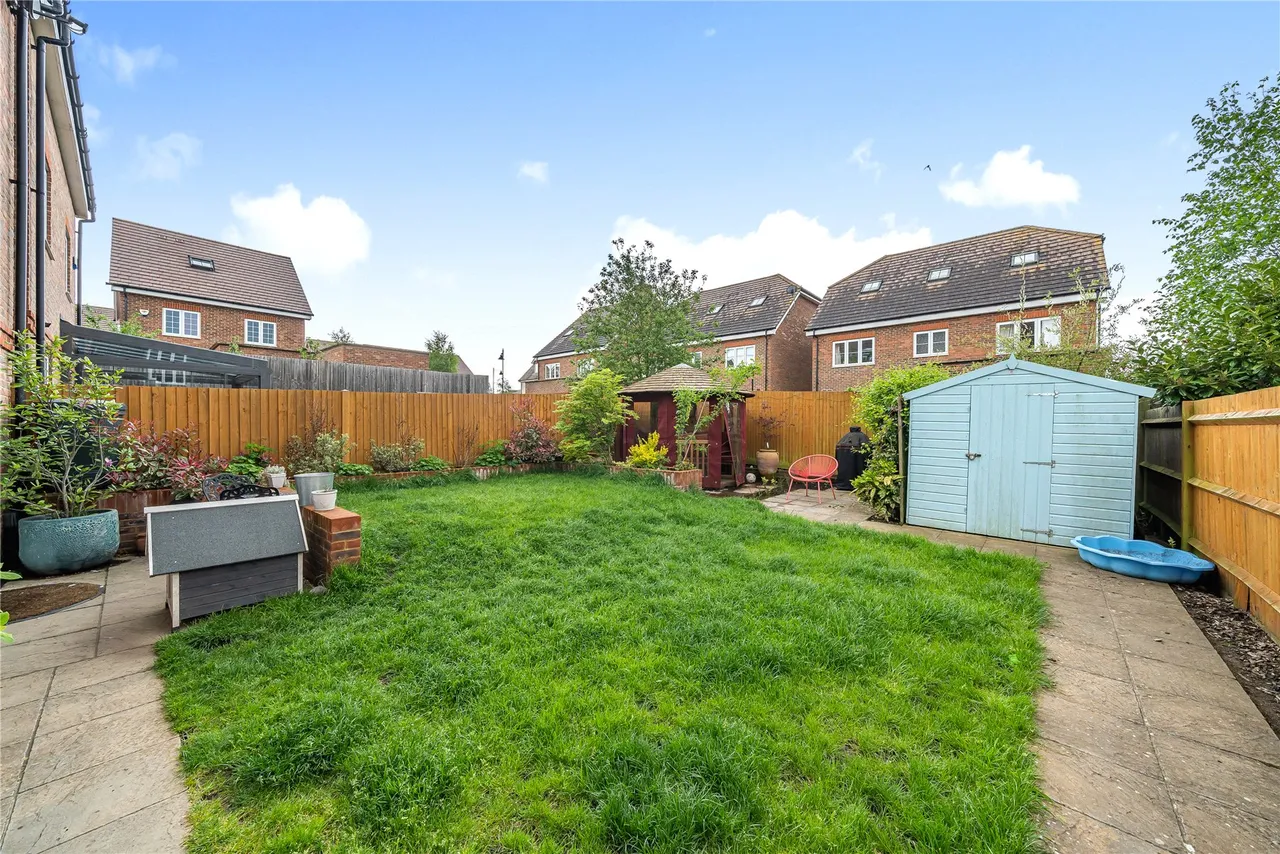 Brookwood Farm Drive, Knaphill, GU21, photo 27